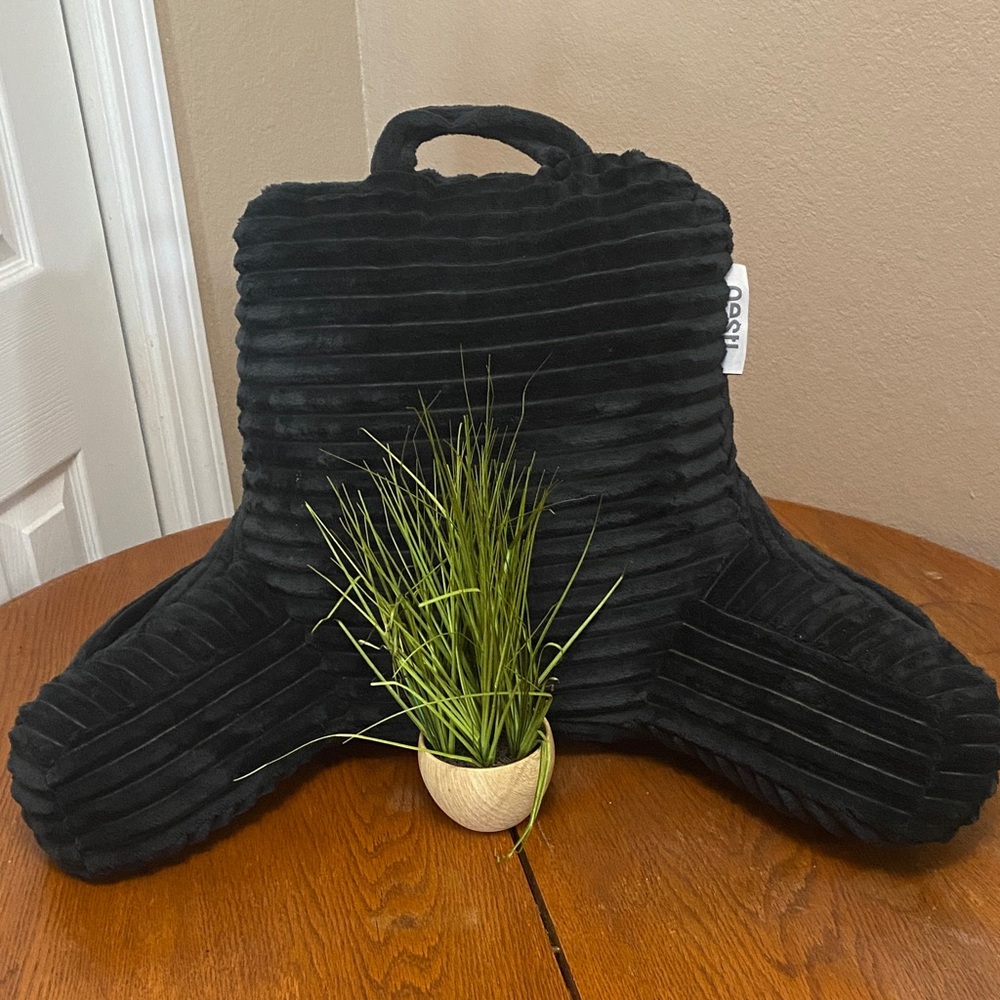 Luxurious Black Ribbed Backrest Pillow